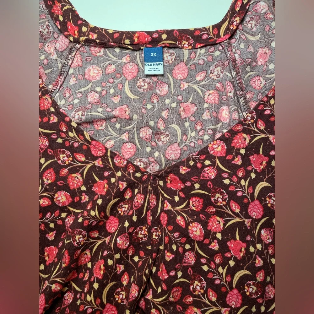 Old Navy Women’s Floral Blouse - Picture 3 of 4